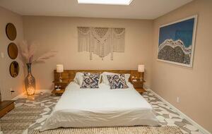 La Jolla Coastal Retreat Near Windansea Beach - La Jolla, California