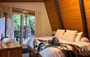 Spring-Fed Serenity | Off-Grid Luxury on the Hāmākua Coast - Hakalau, Hawaii