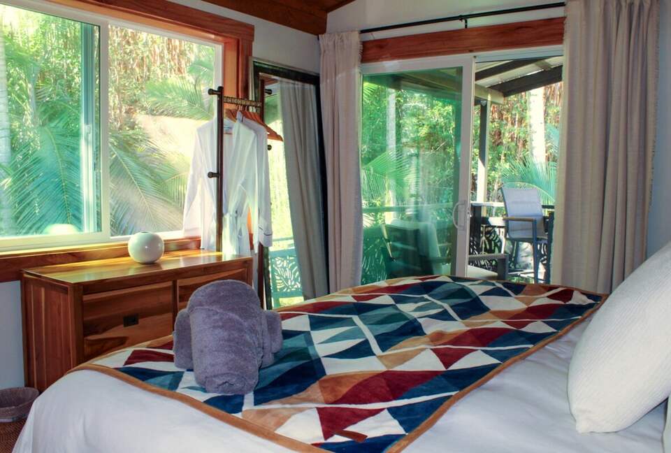 Spring-Fed Serenity | Off-Grid Luxury on the Hāmākua Coast - Hakalau, Hawaii