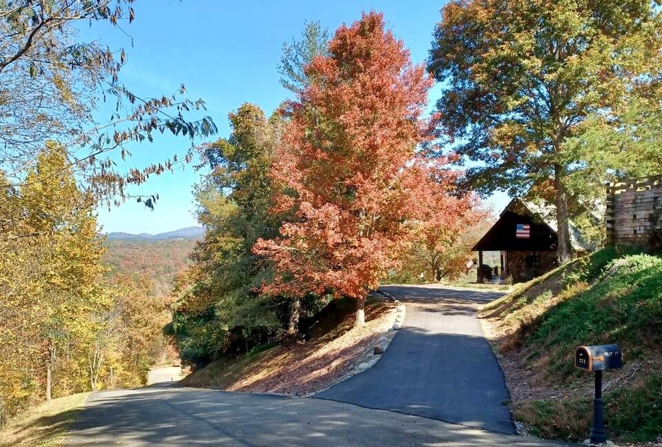 What If Cabin | Scenic Mountain Retreat with Panoramic Views - Blue Ridge, Georgia