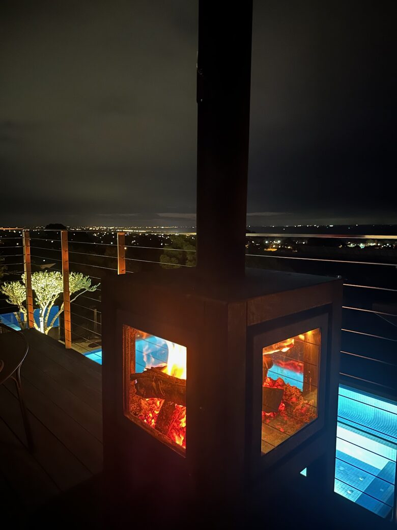 Modern beach house with 180 degrees bay views - Melbourne, Australia