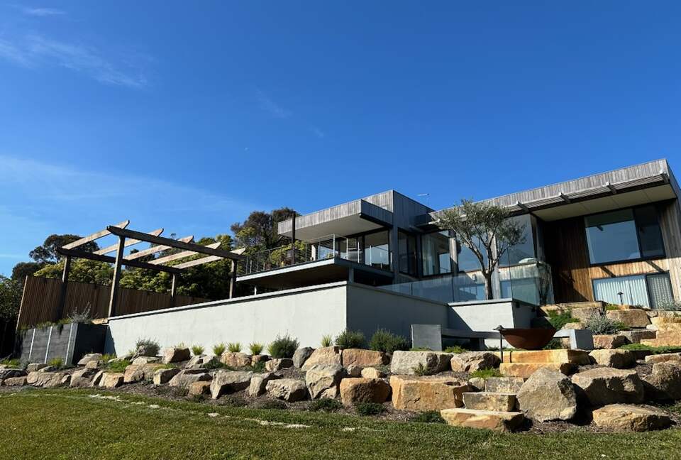 Modern beach house with 180 degrees bay views - Melbourne, Australia