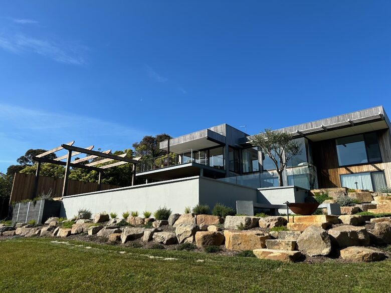 Modern beach house with 180 degrees bay views - Melbourne, Australia