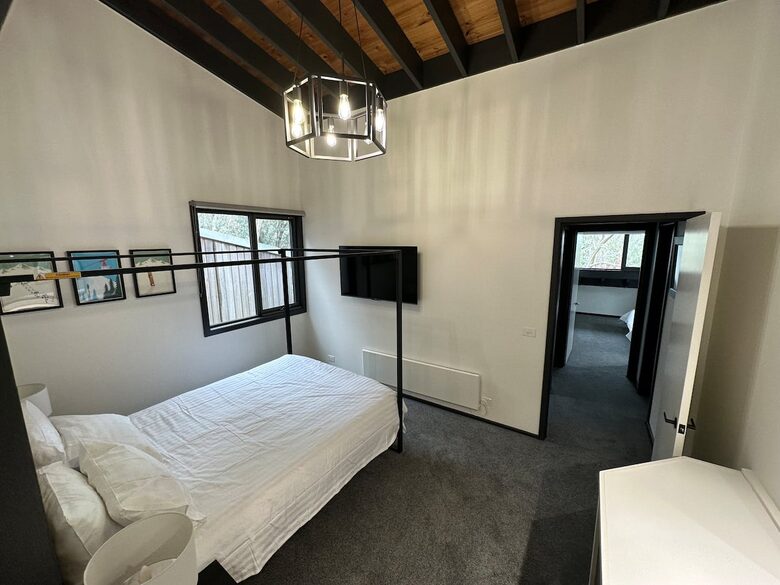 The ultimate mountain escape … for Snow or MTB... with Finnish Sauna - Falls Creek, Australia