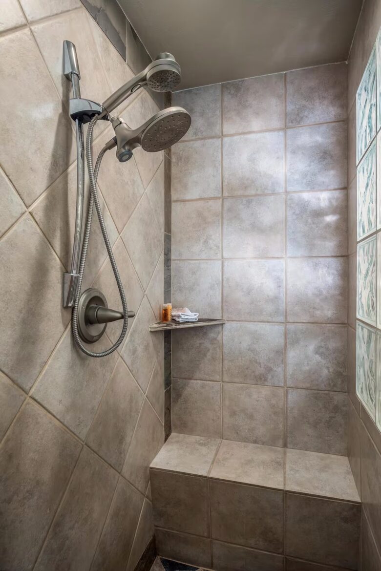 Master en suite bathroom