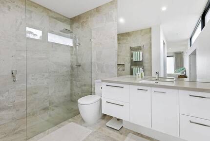 Modern beach house with 180 degrees bay views - Melbourne, Australia