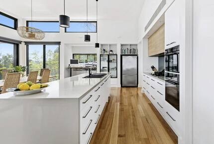 Modern beach house with 180 degrees bay views - Melbourne, Australia