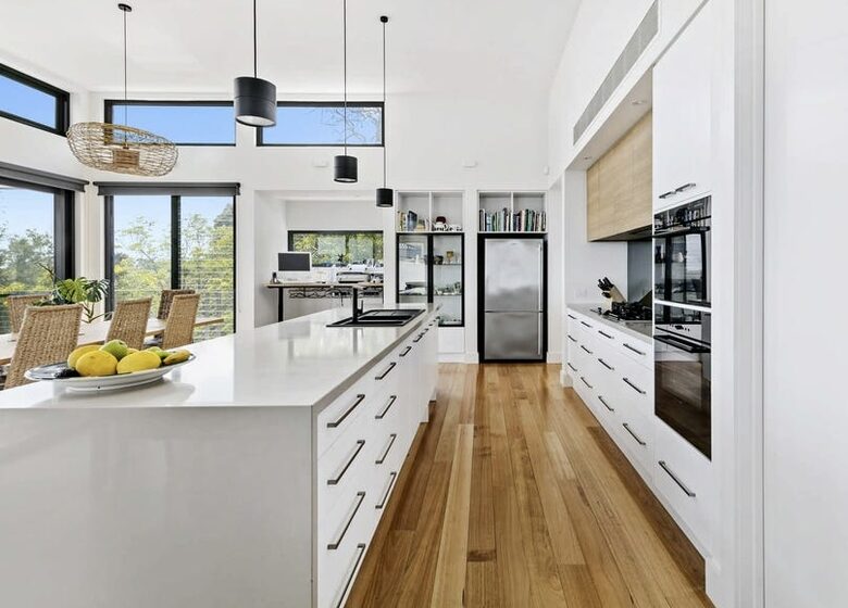 Modern beach house with 180 degrees bay views - Melbourne, Australia