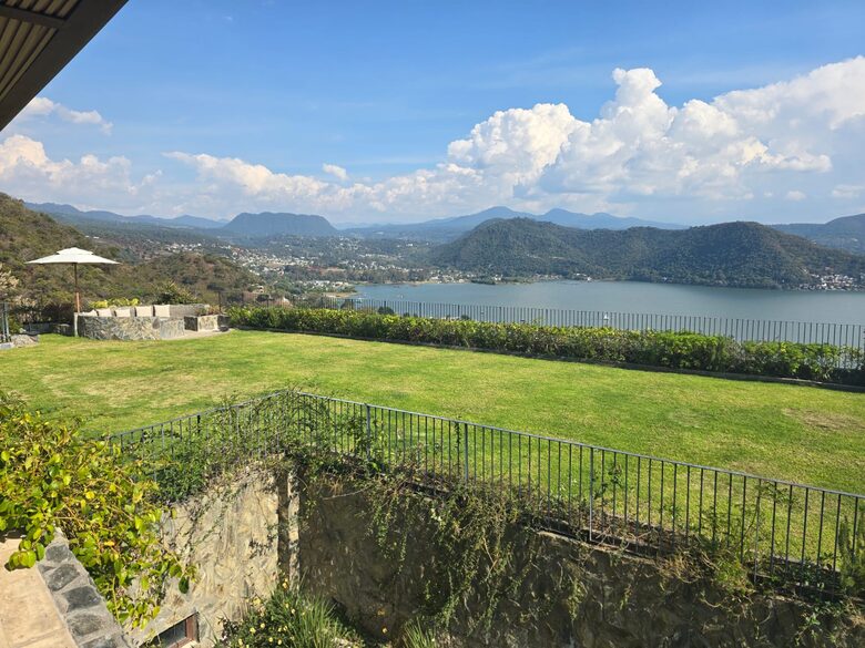 Pent Garden with lake view