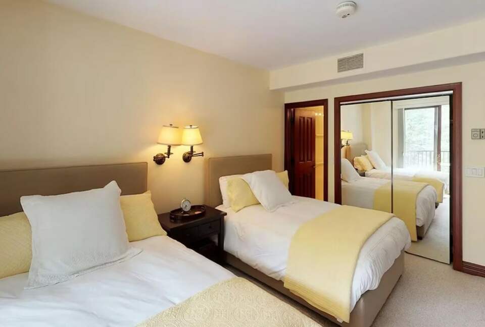 Vail Ski-in Ski-out Condo - Vail, Colorado