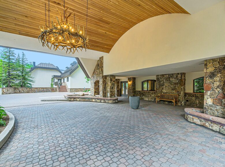 Vail Ski-in Ski-out Condo - Vail, Colorado