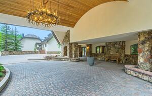 Vail Ski-in Ski-out Condo - Vail, Colorado