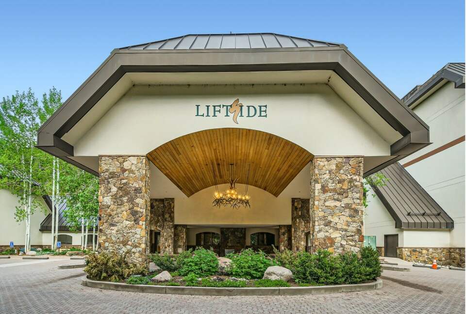 Vail Ski-in Ski-out Condo - Vail, Colorado