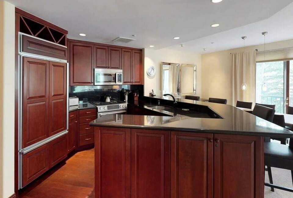 Vail Ski-in Ski-out Condo - Vail, Colorado