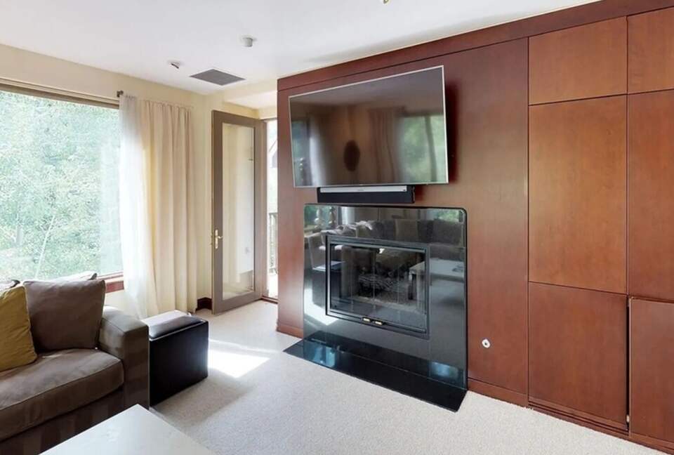 Vail Ski-in Ski-out Condo - Vail, Colorado