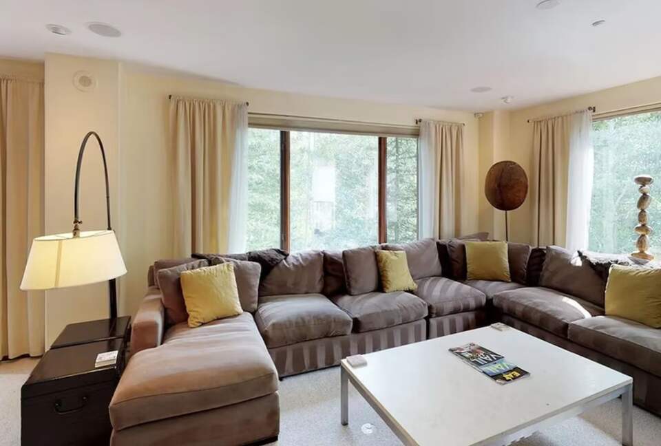 Vail Ski-in Ski-out Condo - Vail, Colorado