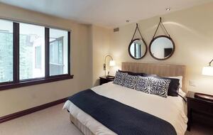 Vail Ski-in Ski-out Condo - Vail, Colorado