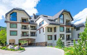 Vail Ski-in Ski-out Condo - Vail, Colorado