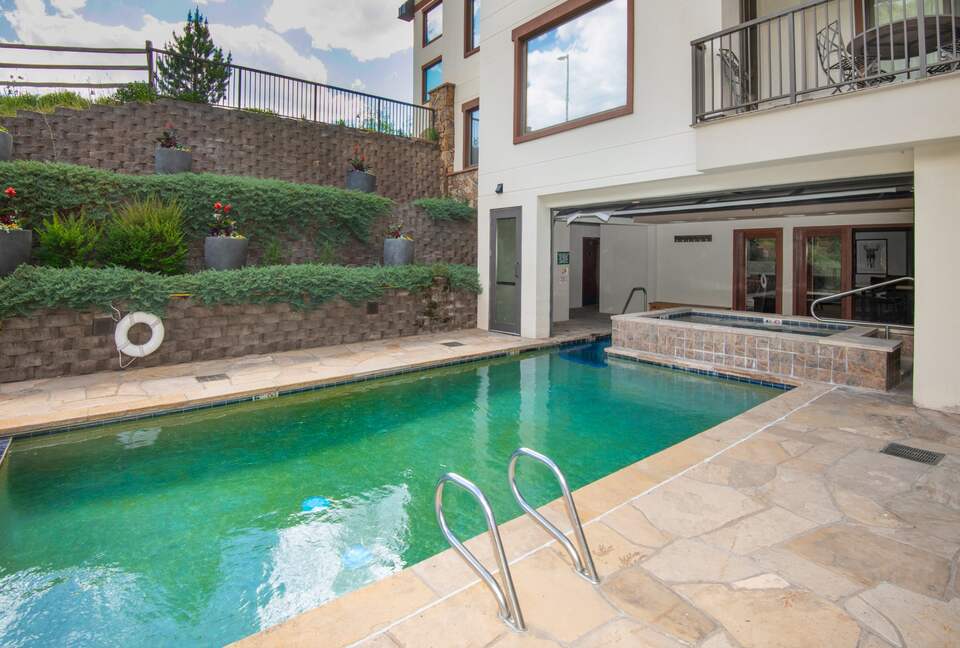 Vail Ski-in Ski-out Condo - Vail, Colorado