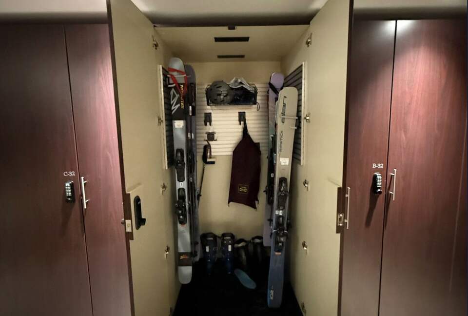 Vail Ski-in Ski-out Condo - Vail, Colorado