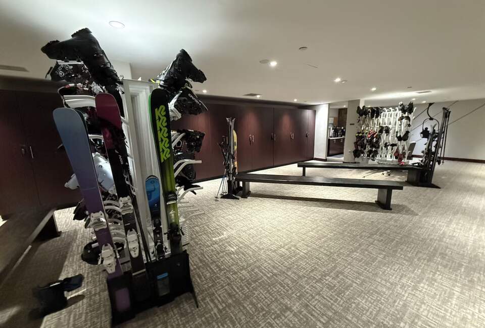 Vail Ski-in Ski-out Condo - Vail, Colorado