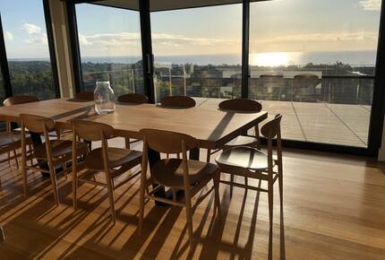 Modern beach house with 180 degrees bay views - Melbourne, Australia