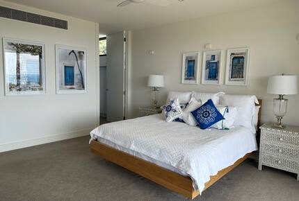 Modern beach house with 180 degrees bay views - Melbourne, Australia