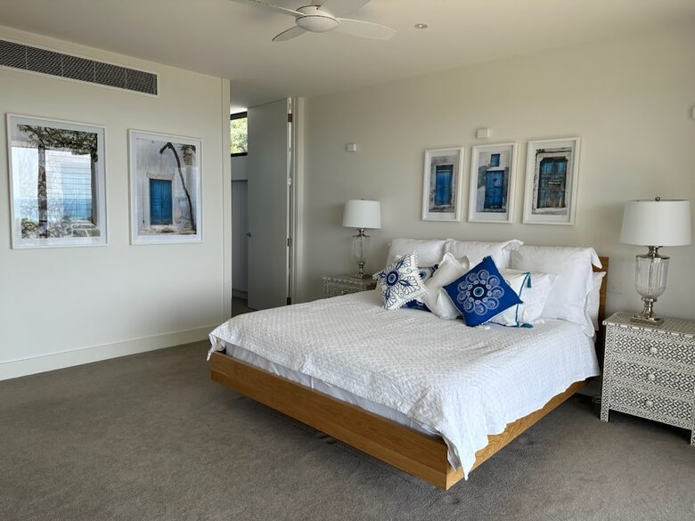 Modern beach house with 180 degrees bay views - Melbourne, Australia