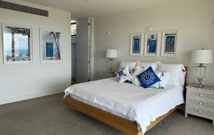 Modern beach house with 180 degree bay views - Melbourne, Australia