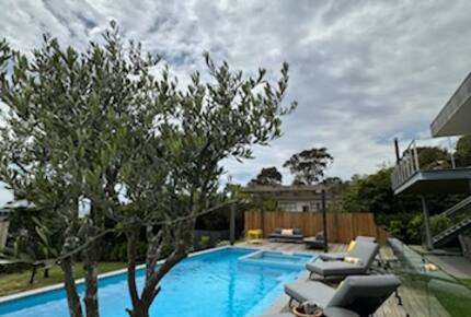 Modern beach house with 180 degrees bay views - Melbourne, Australia