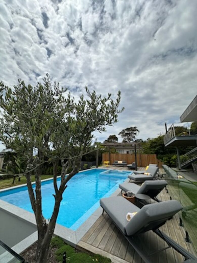 Modern beach house with 180 degrees bay views - Melbourne, Australia