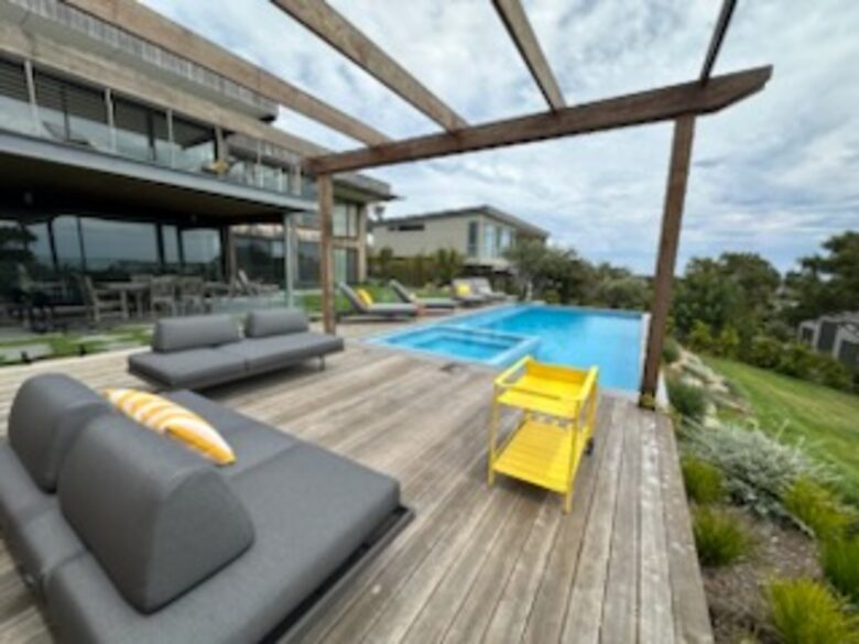 Modern beach house with 180 degrees bay views - Melbourne, Australia