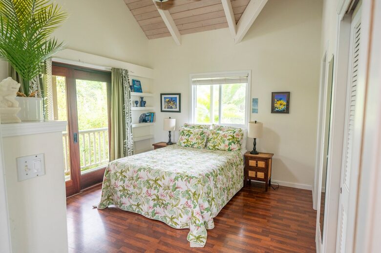 Ocean View Retreat Steps from the Beach - Captain Cook, Hawaii