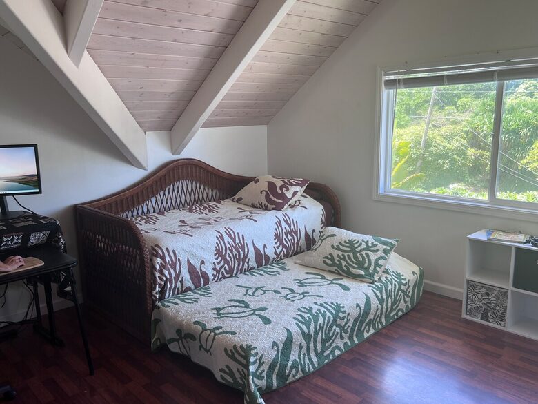 Ocean View Retreat Steps from the Beach - Captain Cook, Hawaii