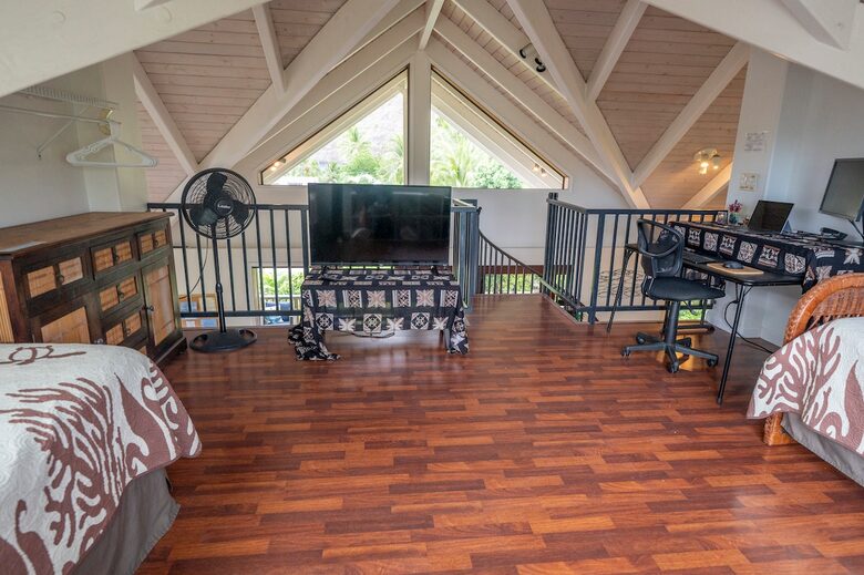 Ocean View Retreat Steps from the Beach - Captain Cook, Hawaii