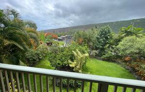 Ocean View Retreat Steps from the Beach - Captain Cook, Hawaii