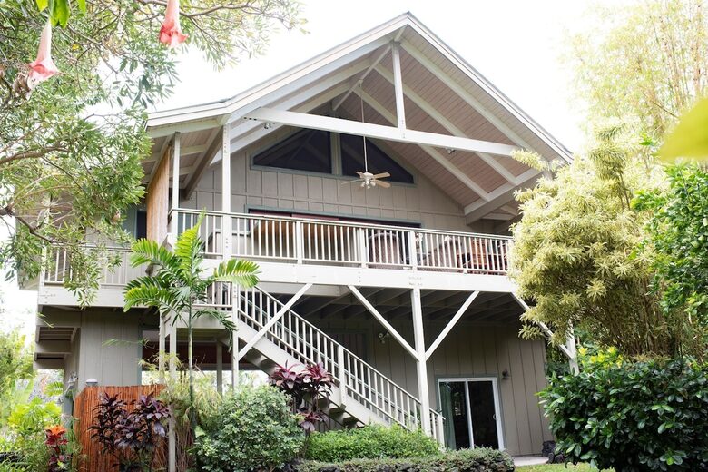 Ocean View Retreat Steps from the Beach - Captain Cook, Hawaii