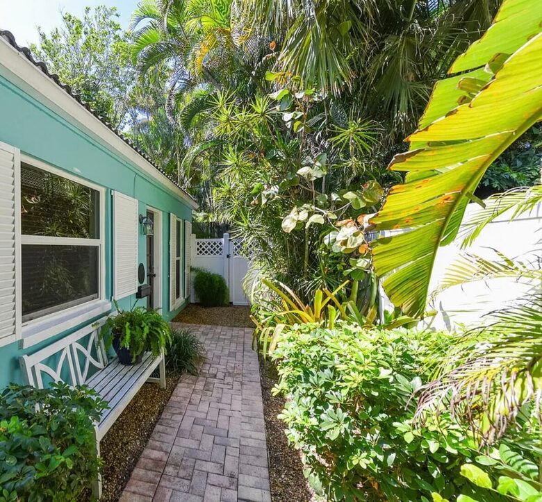 Stylish Coastal Bungalow Minutes from the Ocean - Delray Beach, Florida