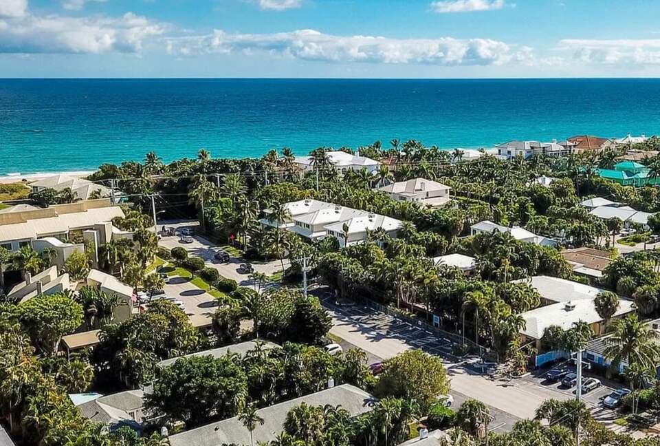 Stylish Coastal Bungalow Minutes from the Ocean - Delray Beach, Florida