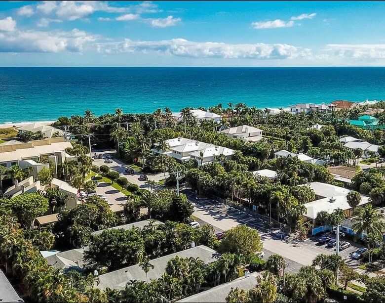 Stylish Coastal Bungalow Minutes from the Ocean - Delray Beach, Florida