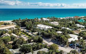 Stylish Coastal Bungalow Minutes from the Ocean - Delray Beach, Florida