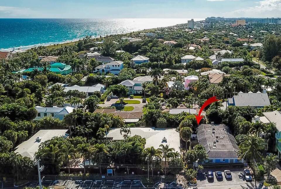 Stylish Coastal Bungalow Minutes from the Ocean - Delray Beach, Florida