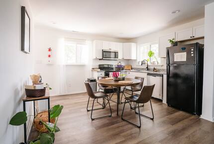 Peaceful Charlotte Getaway Close to the City - Charlotte, North Carolina