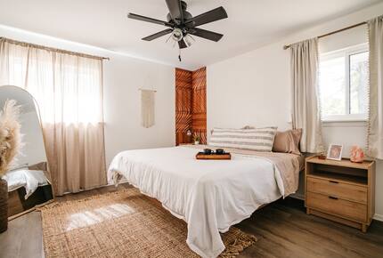 Peaceful Charlotte Getaway Close to the City - Charlotte, North Carolina