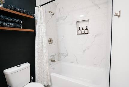 Peaceful Charlotte Getaway Close to the City - Charlotte, North Carolina