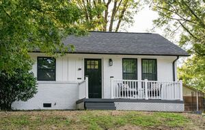 Peaceful Charlotte Getaway Close to the City - Charlotte, North Carolina