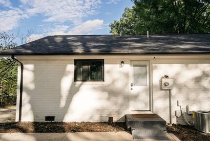 Peaceful Charlotte Getaway Close to the City - Charlotte, North Carolina