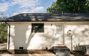 Peaceful Charlotte Getaway Close to the City - Charlotte, North Carolina