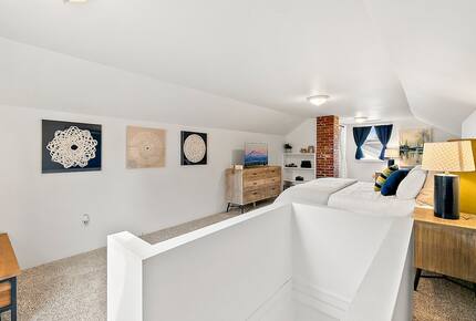 Puyallup Farmhouse Retreat - Puyallup, Washington