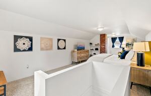 Puyallup Farmhouse Retreat - Puyallup, Washington